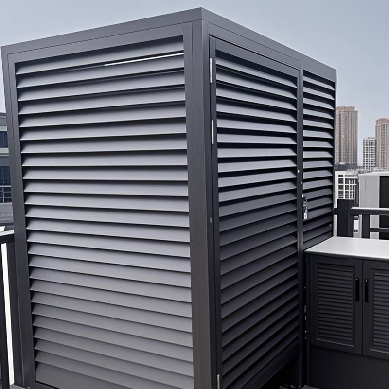 Fuinneog louvered
